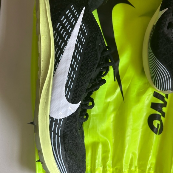 Nike Black and White Racing Running Shoes - Picture 3 of 5